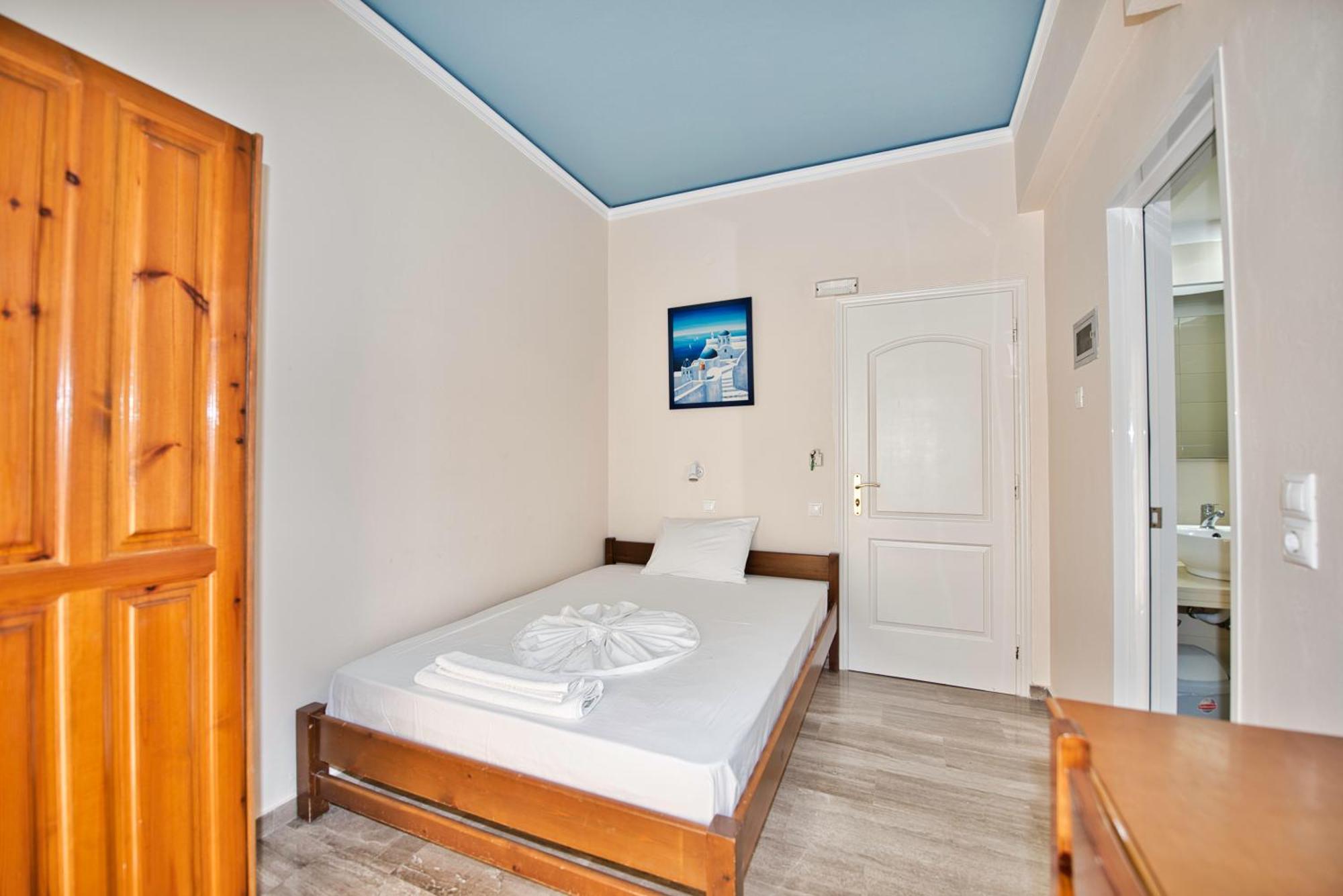 Villa Nikos Karamolegkos Kamari Bagian luar foto