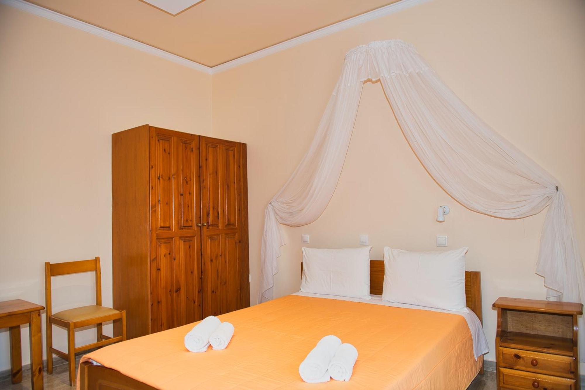 Villa Nikos Karamolegkos Kamari Bagian luar foto