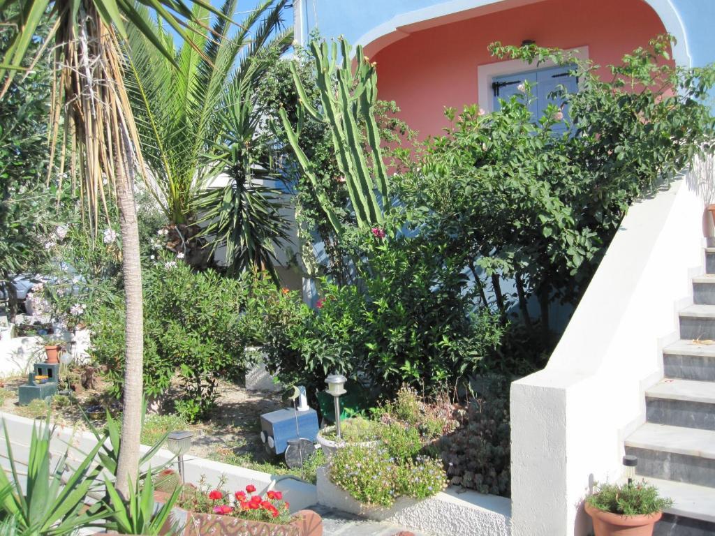 Villa Nikos Karamolegkos Kamari Bagian luar foto